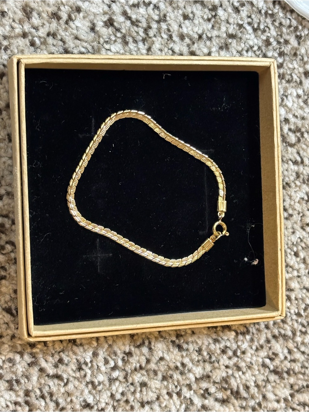 Elegant Gold Women's Herringbone Bracelet